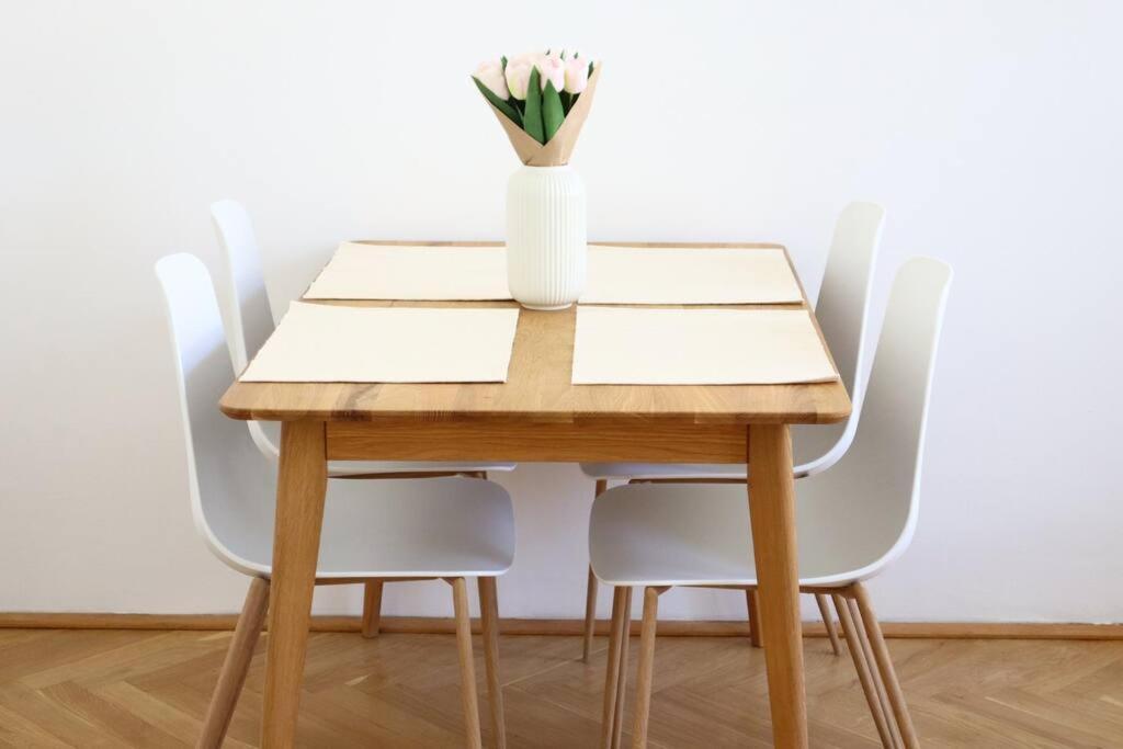 Bloom - Cozy Apartment, 5 Stops To Center Wien
